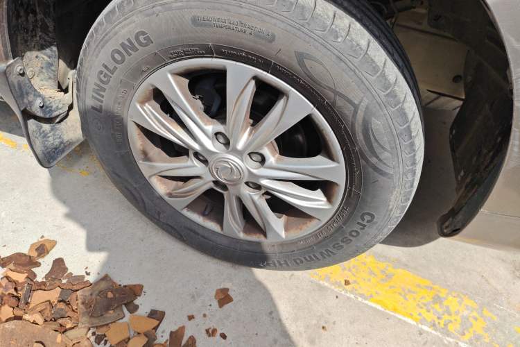 Used FORTHING Lingzhi 2020 M5L 1.6L Luxury 7-Seater Right Front Wheel Hub