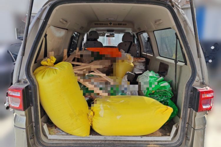 Used FORTHING Lingzhi 2020 M5L 1.6L Luxury 7-Seater Trunk