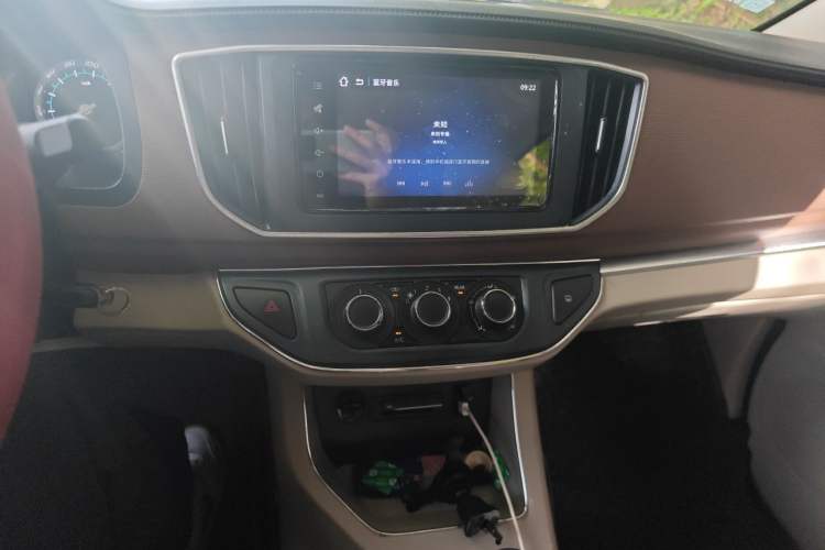 Used FORTHING Lingzhi 2020 M5L 1.6L Luxury 7-Seater Audio And AC Panel