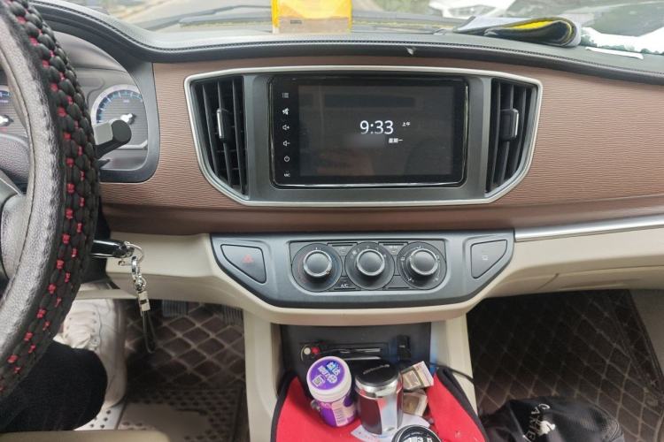 Used FORTHING Lingzhi 2020 M5L 1.6L Luxury 7-Seater Audio And AC Panel
