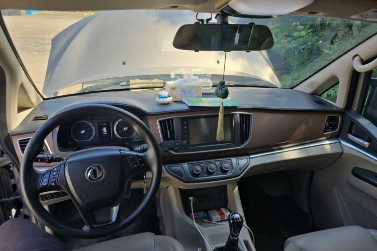 Used FORTHING Lingzhi 2020 M5 1.6L Luxury 7-Seater Center Console