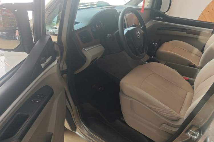Used FORTHING Lingzhi 2020 M5L 1.6L Base Model 7 Seats Driver Seat