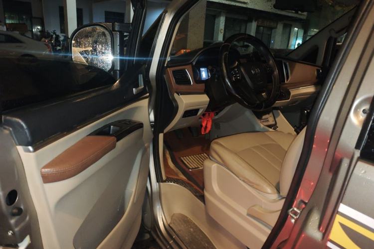 Used FORTHING Lingzhi 2020 M5L 1.6L Luxury 7-Seater Driver Seat