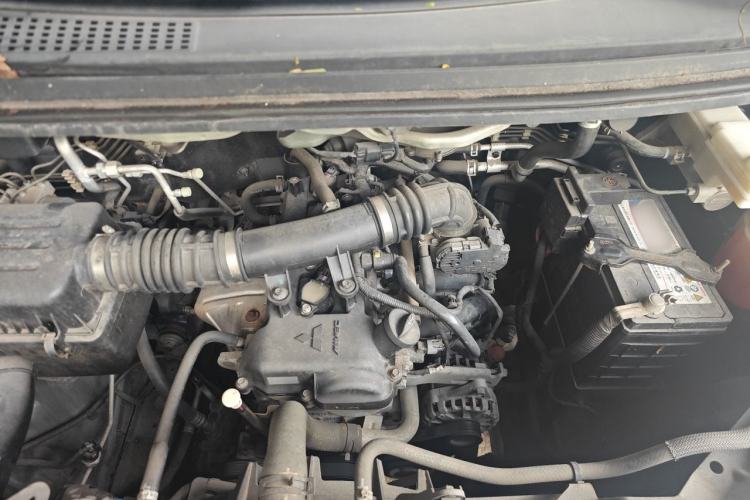 Used FORTHING Lingzhi 2020 M5L 1.6L Luxury 7-Seater Engine Bay