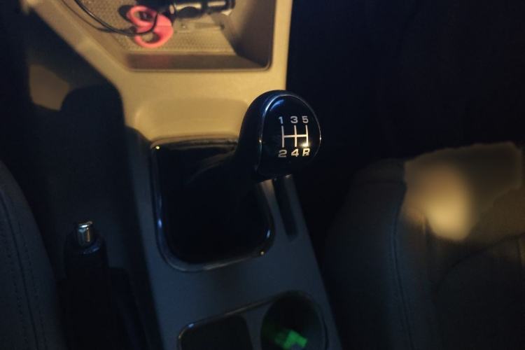 Used FORTHING Lingzhi 2020 M5L 1.6L Luxury 7-Seater Gear Lever