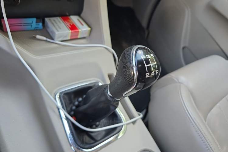 Used FORTHING Lingzhi 2020 M5 1.6L Luxury 7-Seater Gear Lever