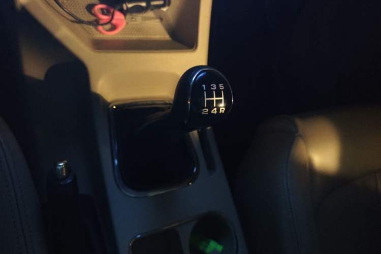 Used FORTHING Lingzhi 2020 M5L 1.6L Luxury 7-Seater Gear Lever