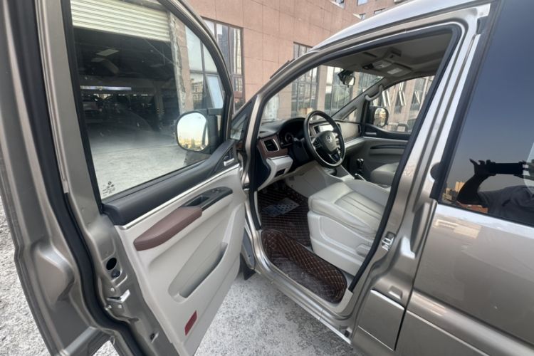 Used FORTHING Lingzhi 2020 M5L 1.6L Luxury 7-Seater Interior 1