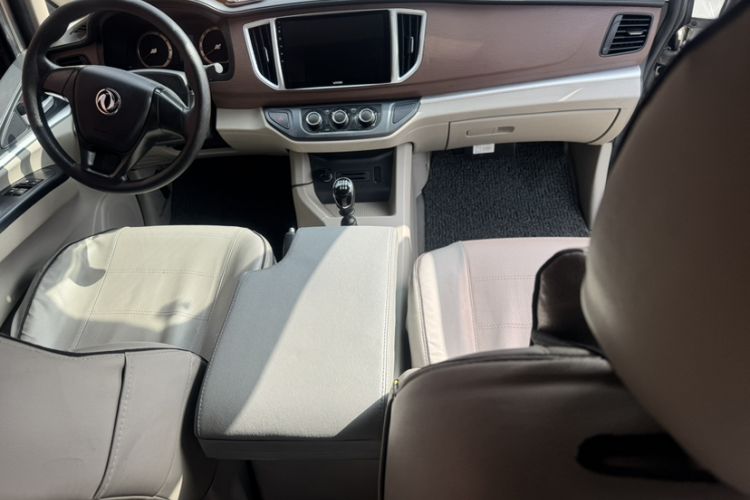 Used FORTHING Lingzhi 2020 M5L 2.0L Base Model 9 Seats Interior 1