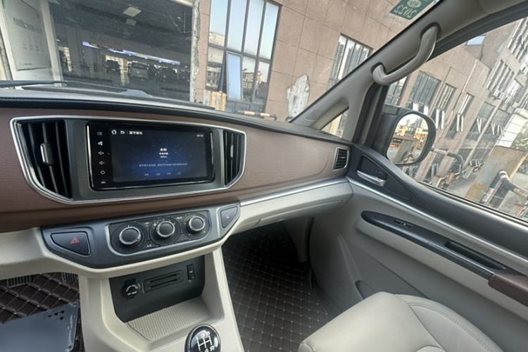Used FORTHING Lingzhi 2020 M5L 1.6L Luxury 7-Seater Interior 3