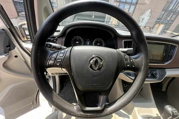 Used FORTHING Lingzhi 2020 M5L 1.6L Luxury 7-Seater Interior 3