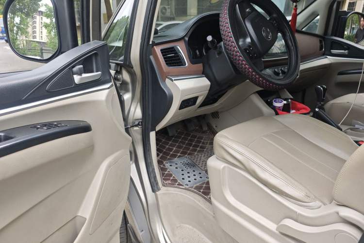 Used FORTHING Lingzhi 2020 M5L 1.6L Luxury 7-Seater Interior 3