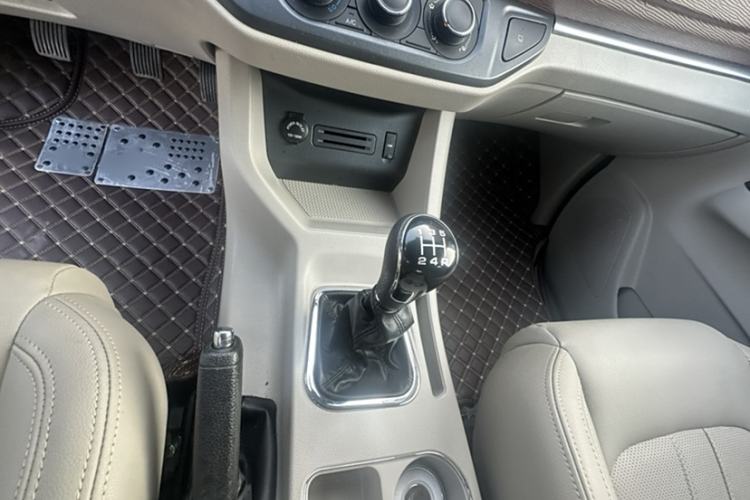 Used FORTHING Lingzhi 2020 M5L 1.6L Luxury 7-Seater Interior 4