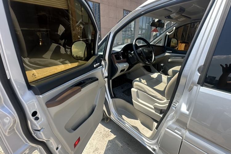 Used FORTHING Lingzhi 2020 M5L 1.6L Luxury 7-Seater Interior 5