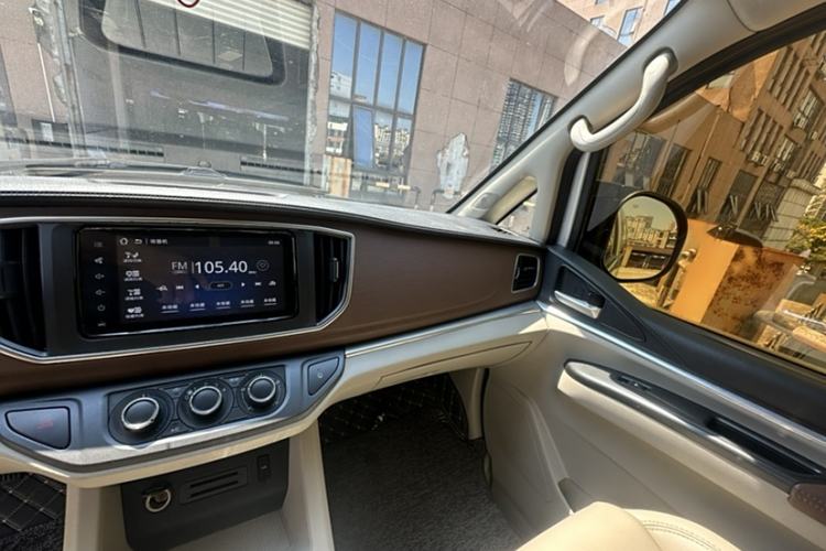 Used FORTHING Lingzhi 2020 M5L 1.6L Luxury 7-Seater Interior 6