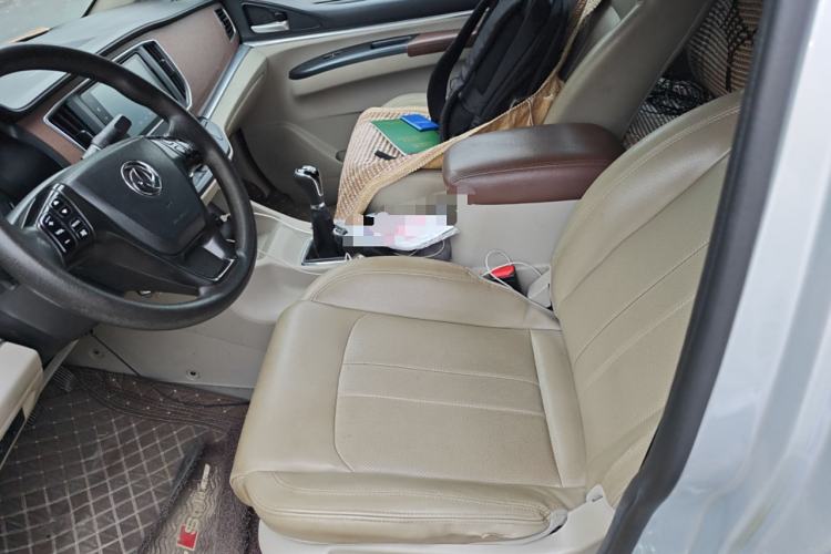 Used FORTHING Lingzhi 2020 M5L 1.6L Comfort Edition 7-Seater Left Front Seat