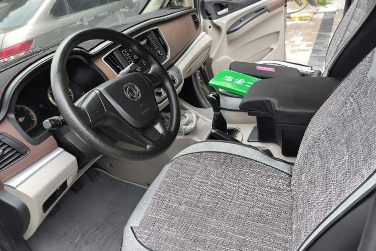 Used FORTHING Lingzhi 2020 M5L 1.6L Base Model 7 Seats Left Front Seat