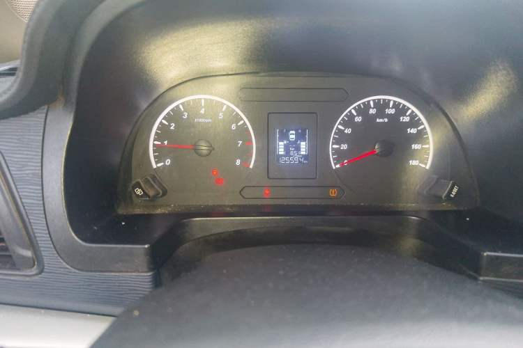 Used FORTHING Lingzhi 2020 M5 1.6L Practical Model Odometer Close Up