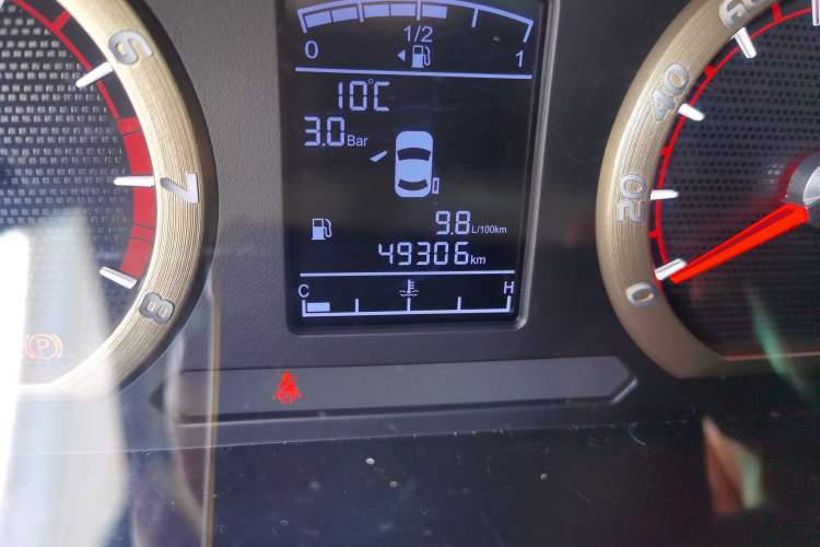 Used FORTHING Lingzhi 2020 M5L 2.0L Luxury 7-Seater Odometer Close Up