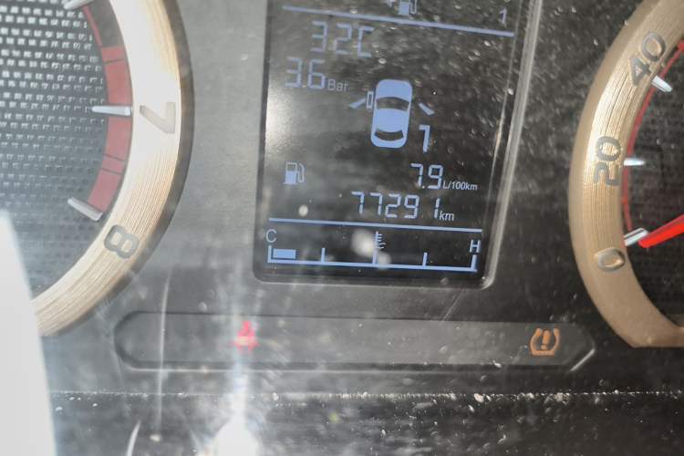 Used FORTHING Lingzhi 2020 M5L 1.6L Base Model 7 Seats Odometer Close Up