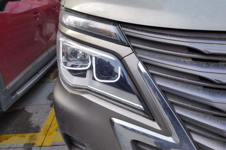 Used FORTHING Lingzhi 2020 M5L 2.0L Luxury 7-Seater Right Front Headlight