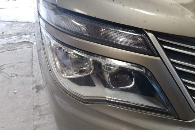 Used FORTHING Lingzhi 2020 M5L 1.6L Utility Model Right Front Headlight