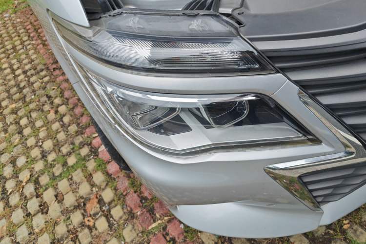 Used FORTHING Lingzhi 2020 M5L 1.6L Comfort Edition 7-Seater Right Front Headlight