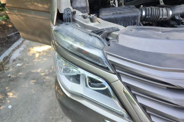 Used FORTHING Lingzhi 2020 M5 1.6L Luxury 7-Seater Right Front Headlight