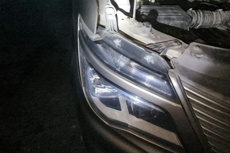 Used FORTHING Lingzhi 2020 M5L 1.6L Utility Model Right Front Headlight