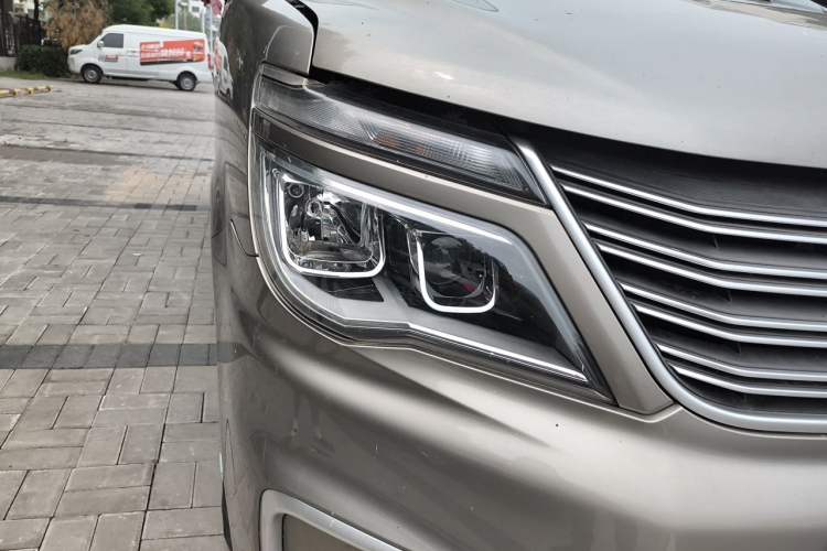 Used FORTHING Lingzhi 2020 M5L 1.6L Base Model 7 Seats Right Front Headlight