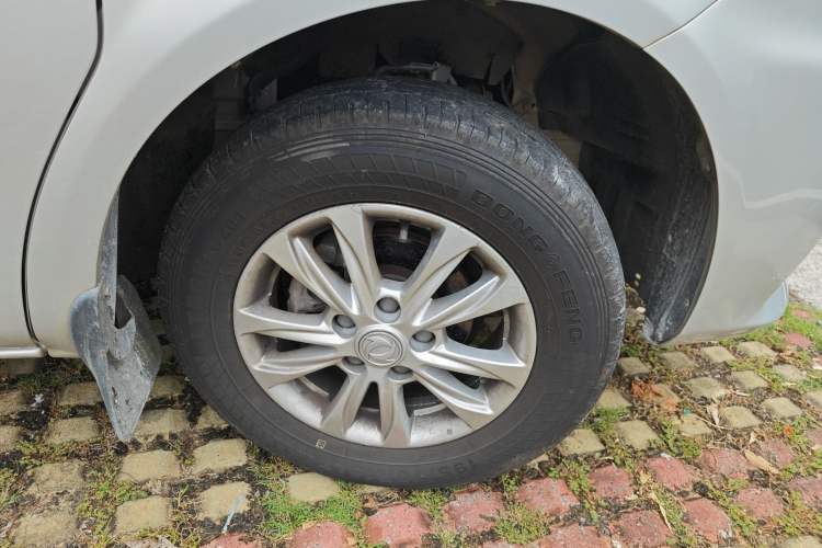 Used FORTHING Lingzhi 2020 M5L 1.6L Comfort Edition 7-Seater Right Front Wheel Hub