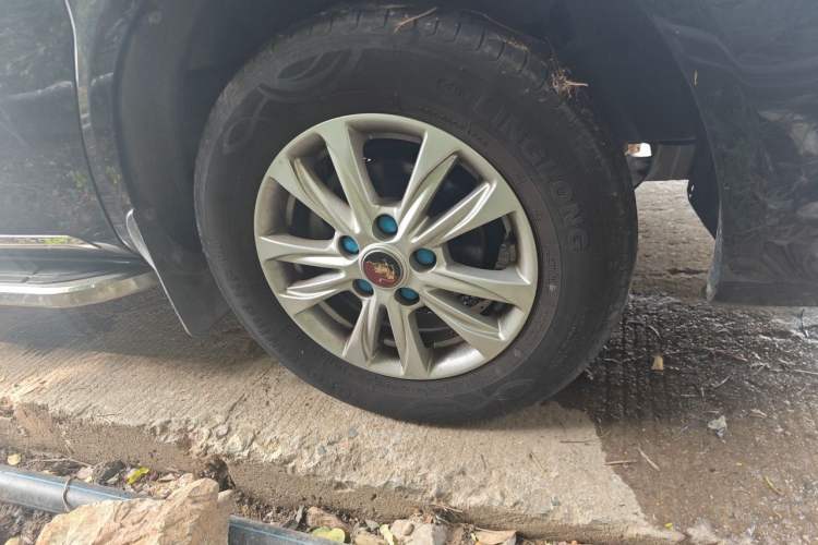 Used FORTHING Lingzhi 2020 M5L 1.6L Luxury 7-Seater Right Front Wheel Hub