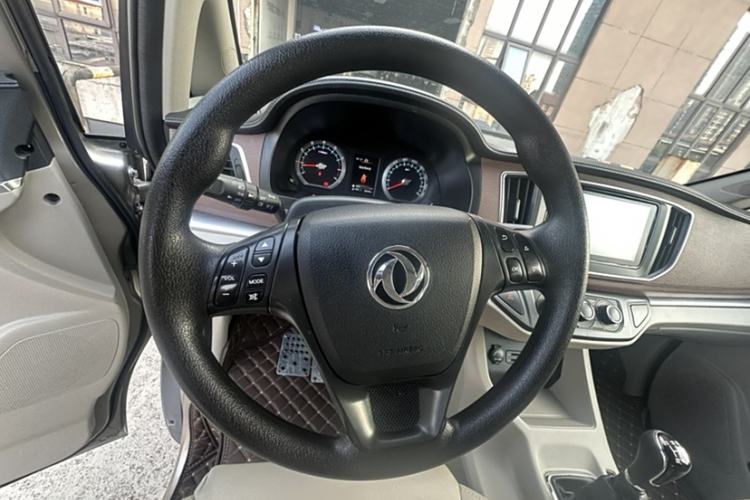 Used FORTHING Lingzhi 2020 M5L 1.6L Luxury 7-Seater Steering Wheel
