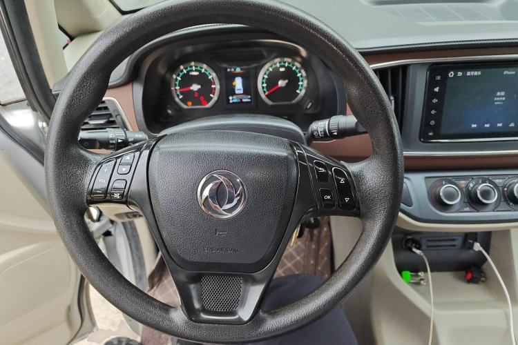 Used FORTHING Lingzhi 2020 M5L 1.6L Comfort Edition 7-Seater Steering Wheel