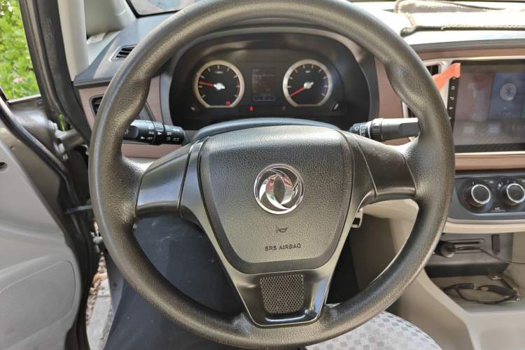 Used FORTHING Lingzhi 2020 M5L 1.6L Base Model 7 Seats Steering Wheel