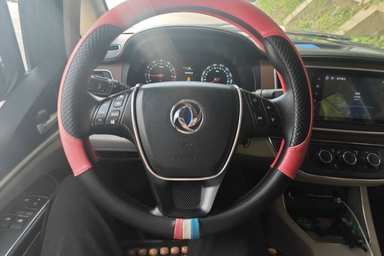 Used FORTHING Lingzhi 2020 M5L 1.6L Luxury 7-Seater Steering Wheel