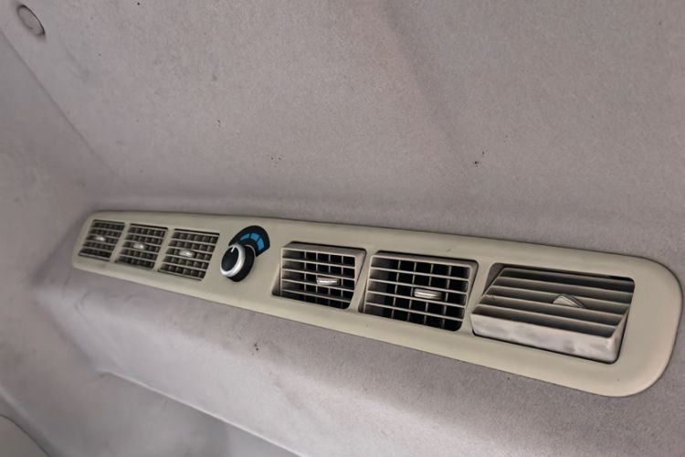 Used FORTHING Lingzhi 2020 M5L 1.6L Luxury 7-Seater Audio And AC Panel