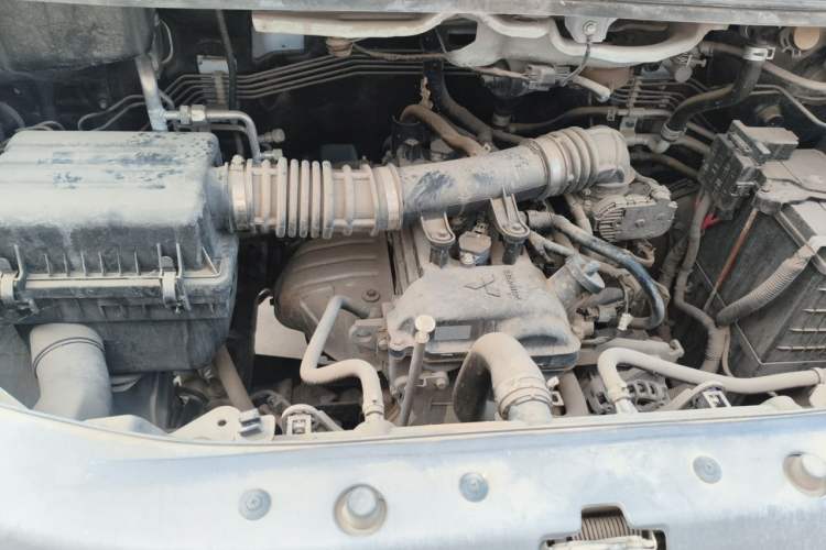 Used FORTHING Lingzhi 2020 M5L 1.6L Luxury 7-Seater Engine Bay