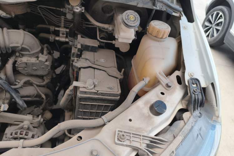Used FORTHING Lingzhi 2020 M5L 1.6L Luxury 7-Seater Engine Bay Left