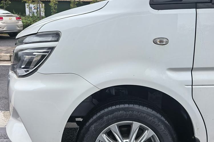 Used FORTHING Lingzhi 2020 M5L 1.6L Luxury 7-Seater Exterior 3