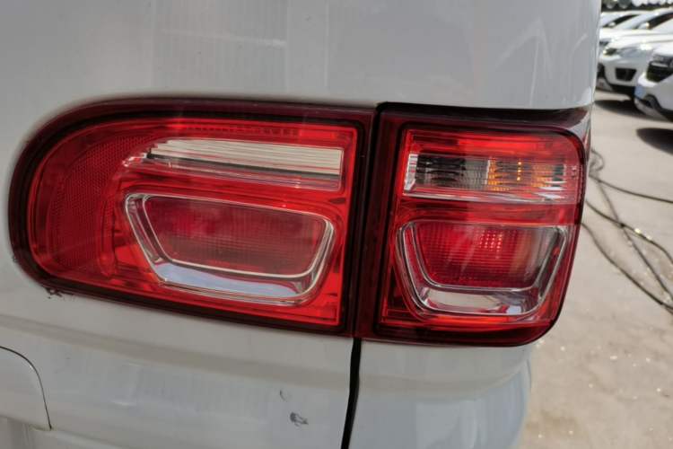 Used FORTHING Lingzhi 2020 M5L 1.6L Utility Model Exterior 3