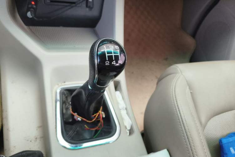 Used FORTHING Lingzhi 2020 M5L 1.6L Luxury 7-Seater Gear Lever
