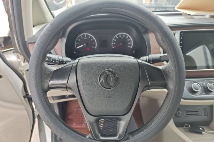 Used FORTHING Lingzhi 2020 M5L 1.6L Utility Model Interior 2