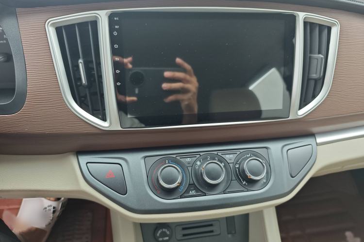 Used FORTHING Lingzhi 2020 M5L 1.6L Utility Model Interior 3