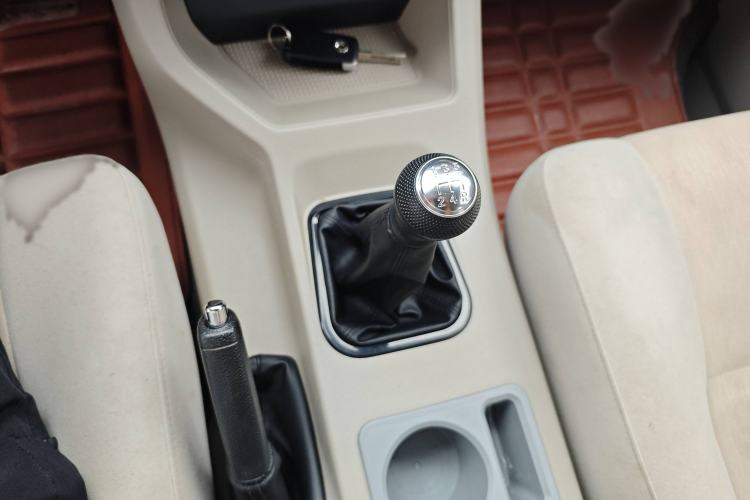 Used FORTHING Lingzhi 2020 M5L 1.6L Utility Model Interior 4