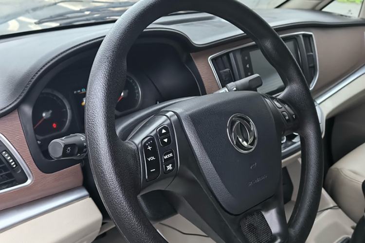 Used FORTHING Lingzhi 2020 M5L 1.6L Luxury 7-Seater Interior 5