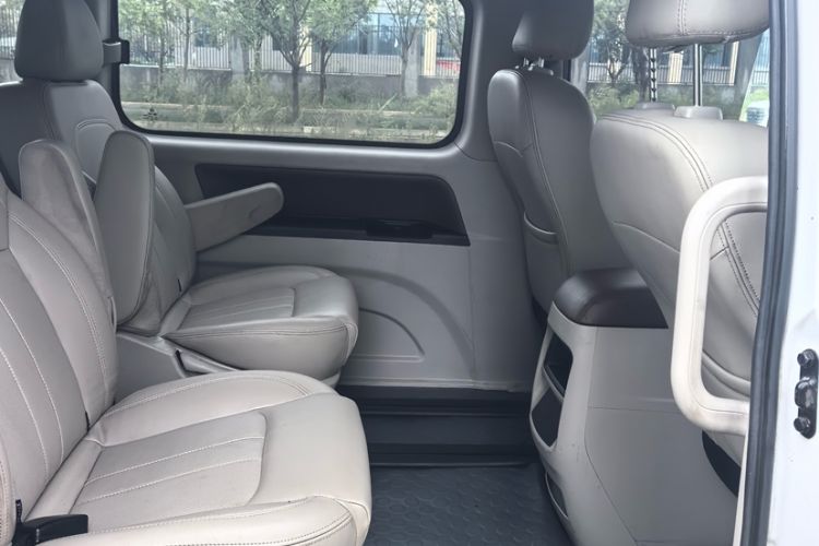 Used FORTHING Lingzhi 2020 M5L 1.6L Luxury 7-Seater Interior 7