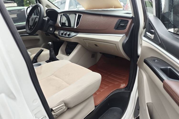 Used FORTHING Lingzhi 2020 M5L 1.6L Utility Model Interior 8