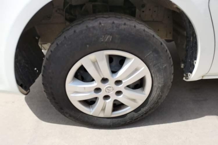 Used FORTHING Lingzhi 2020 M5L 1.6L Utility Model Left Front Wheel Hub