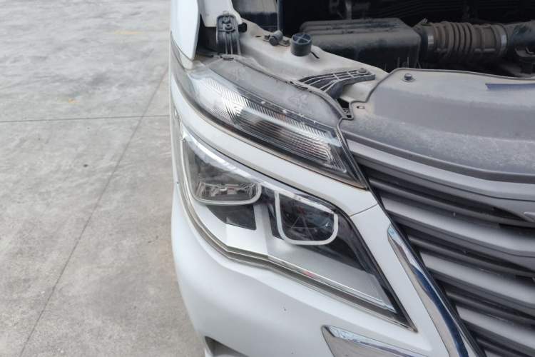Used FORTHING Lingzhi 2020 M5L 1.6L Luxury 7-Seater Right Front Headlight